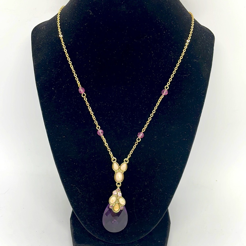 SAQ necklace